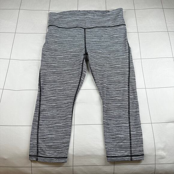 Athleta Leggings Womens Large Black White Ultimate Capri Linear Lines Striped - Picture 2 of 10